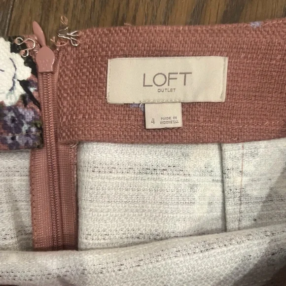 LOFT Floral Mauve Pencil Skirt - Picture 5 of 5